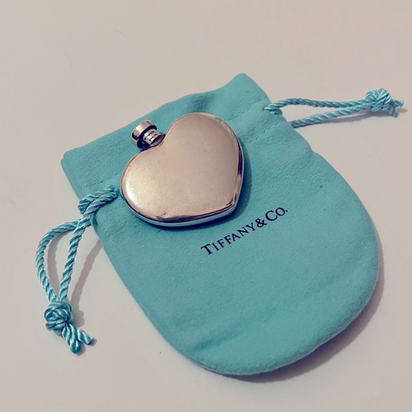❌SOLD❌ Tiffany & Co Heart Shaped Sterling Silver Perfume Flask VINTAGE / Antique - Picture 6 of 10